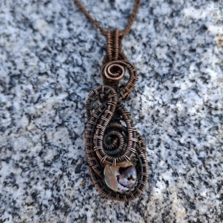 Náhrdelník s paua korákem